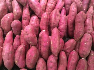 Chiêm bao thấy khoai lang đánh con gì?